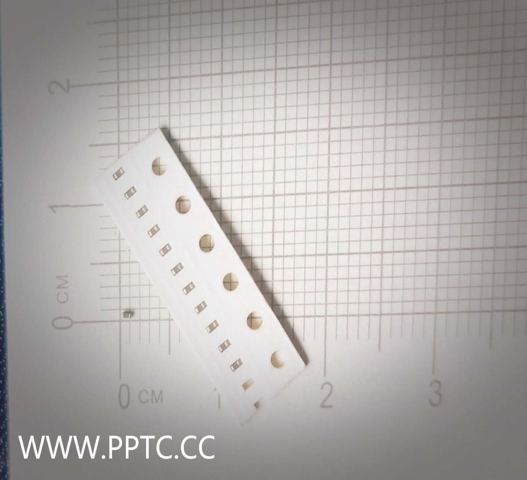 贴片电容(MLCC) 0402 X7R 103M(10nF)&plusmn;20% 额定电压:50V 厚度:0.50mm编带